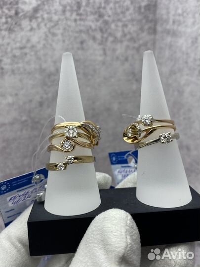 Кольцо с бриллиантом