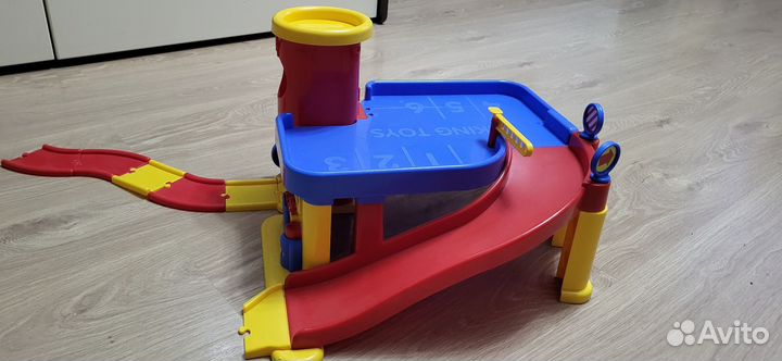 Детская парковка для машинок