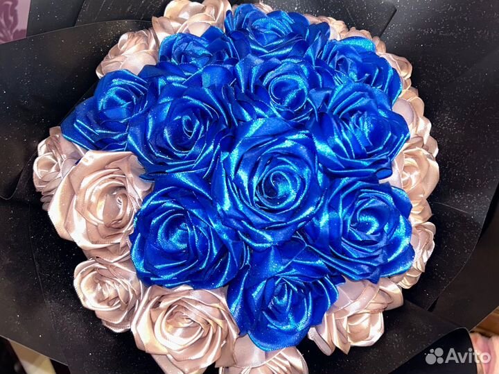 Розы из атласных лент