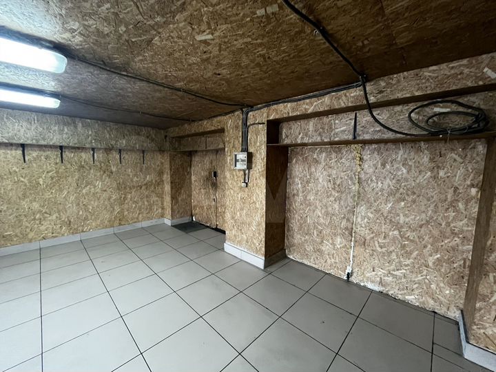 Гараж, > 30 м²