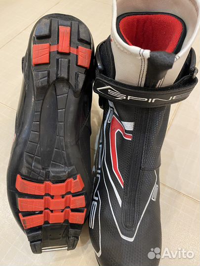 Лыжные ботинки spine