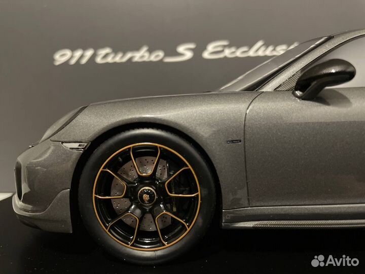 Porsche 911 Turbo S Exclusive Series 1:18 Spark