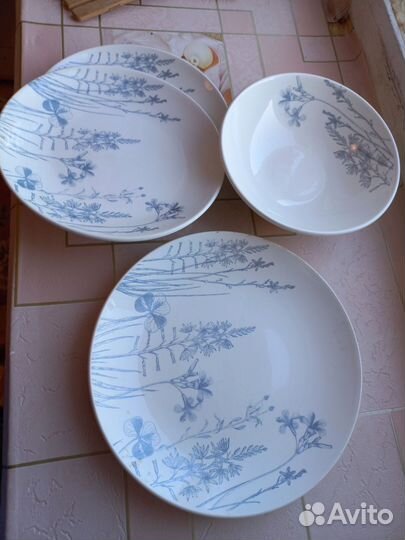 Чашки, тарелки фарфоровые