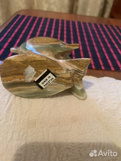 Статуэтки из оникса) дельфин