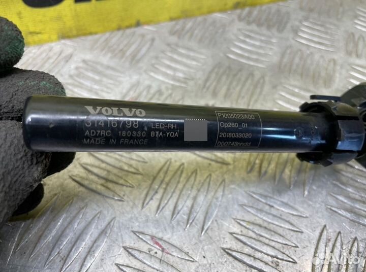 Форсунка омывателя фары правая Volvo Xc60 UZ