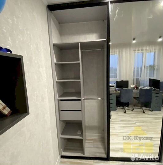 Зеркальный шкаф