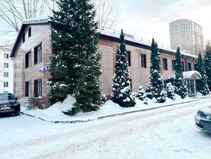 Здание 710.7 м² + Участок 1000 м²