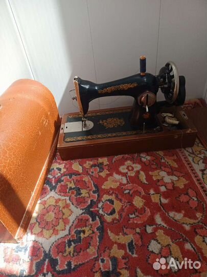 Швейная машина Подольск ручная