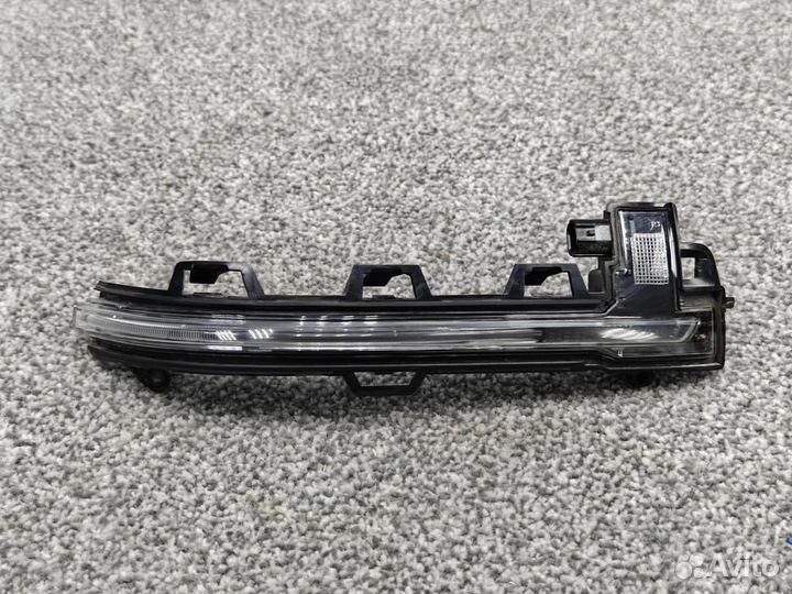 Повторитель поворота правого зеркала BMW X5 G05