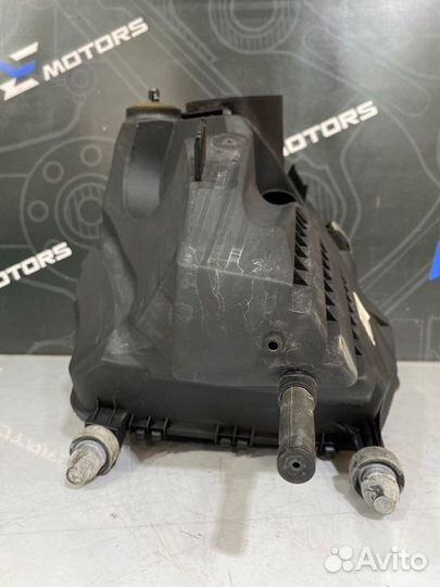Корпус воздушного фильтра Audi A6 C6 BDW 2005