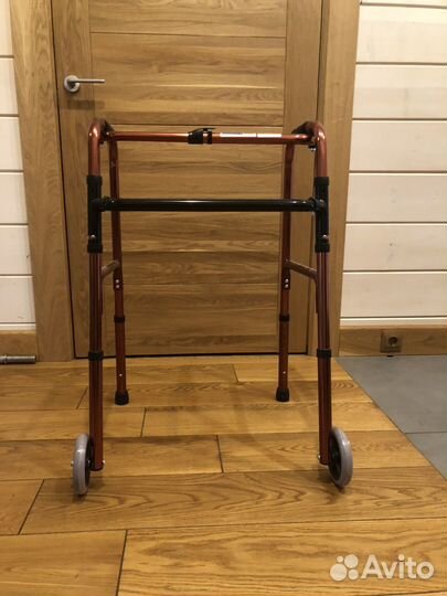 Ходунки для взрослых с колесами