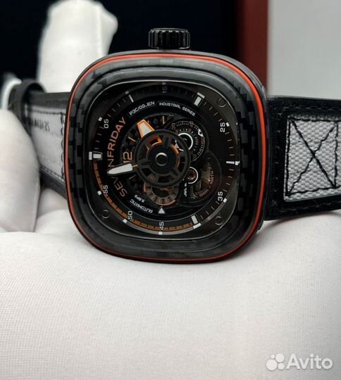 Красивые мужские наручные часы Sevenfriday