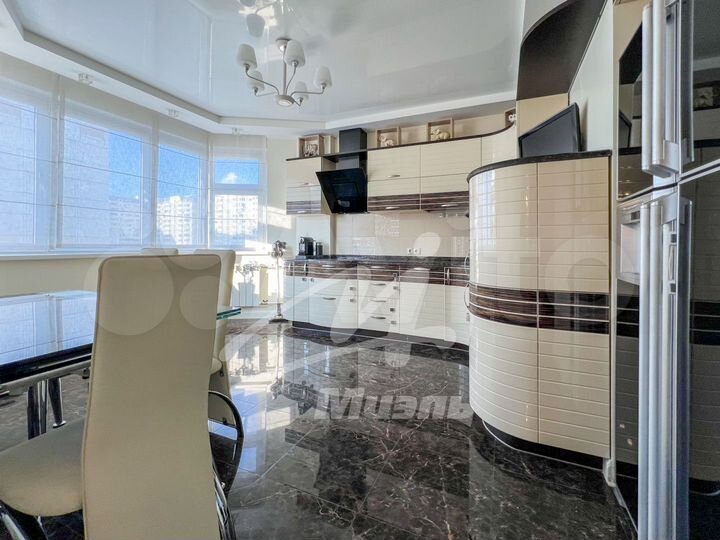 2-к. квартира, 60 м², 9/17 эт.