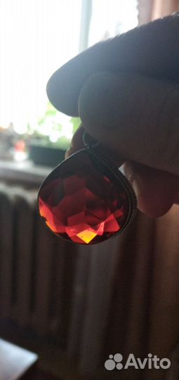 Кулон,с гранатом