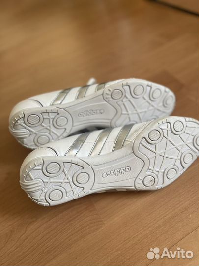 Кроссовки женские Adidas 38,5