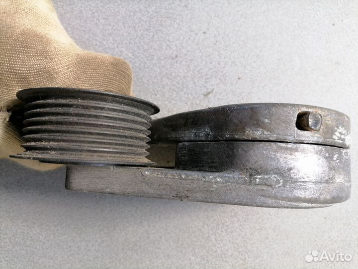 Натяжитель ремня Volkswagen Passat B4