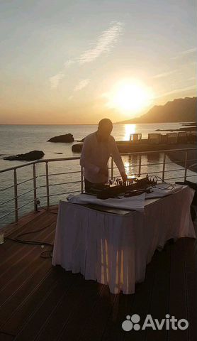 Диджей(DJ), звукооператор, музыкальный редактор