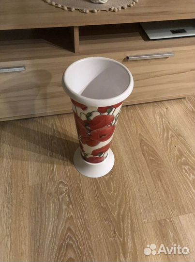 Ваза высокая 42 см белая с красными маками