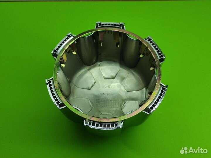 Царапины. Колпак на диск Mitsubishi Pajero 135мм