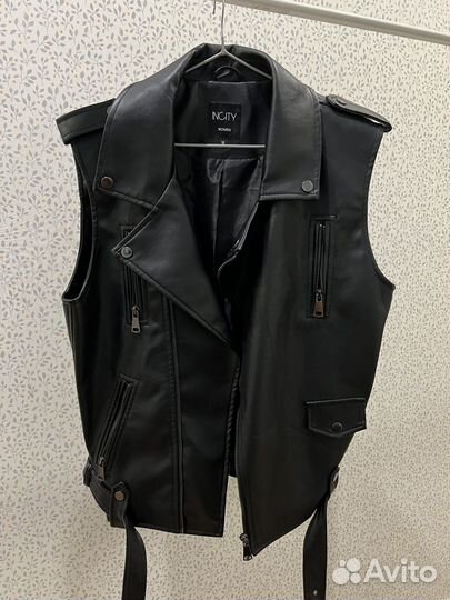 Жилетка безрукавка