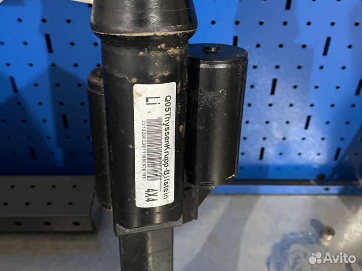 Амортизатор передный левый полный привод 4matik Me