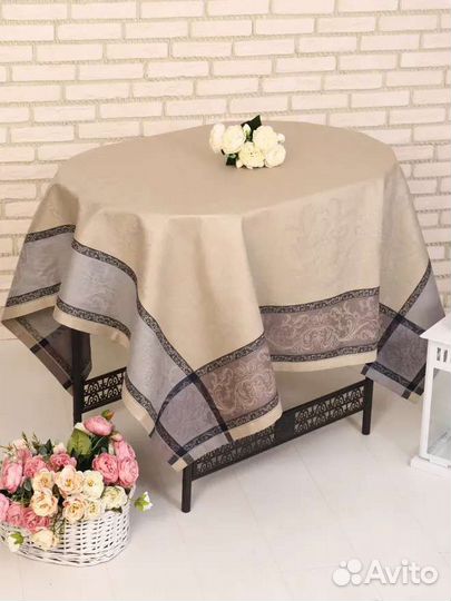 Скатерти жаккардовые квадратные