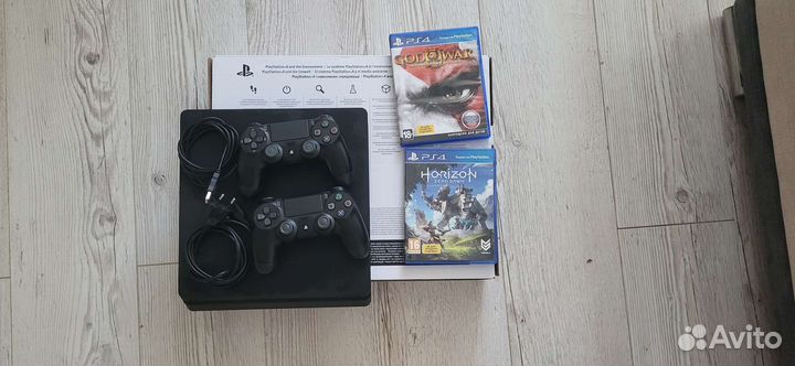 Игровая приставка ps4 slim 500