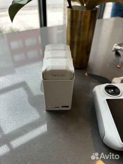 Квадрокоптер DJI Mini 3 Pro fly more combo