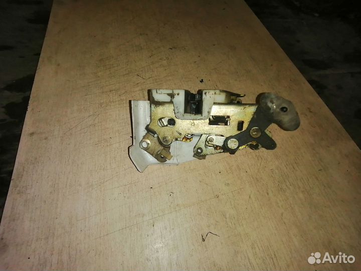 Замок двери задний правый киа Кларус