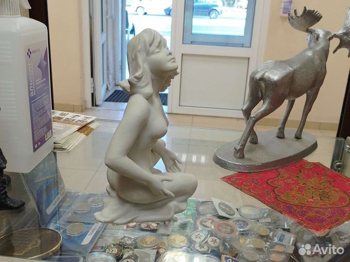 Фарфоровые статуэтки германия Девушка ню