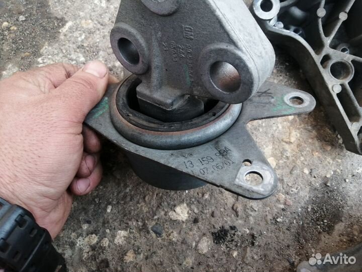 Опора подушка двигателя Z16XEP Opel Astra H