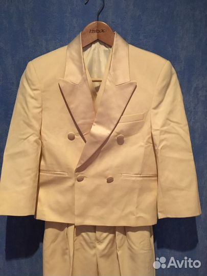 Костюм-тройка