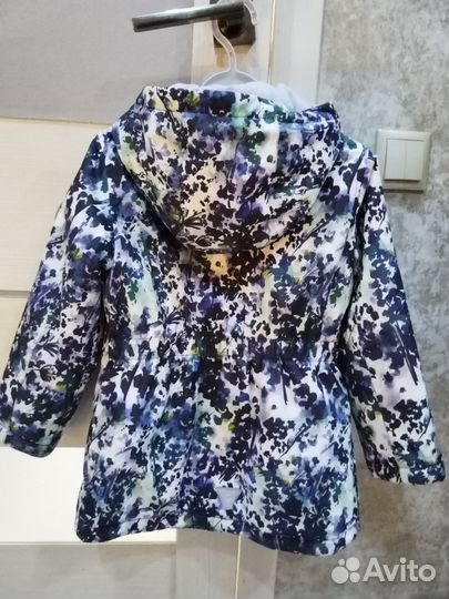 Продам демисезонный костюм для девочки