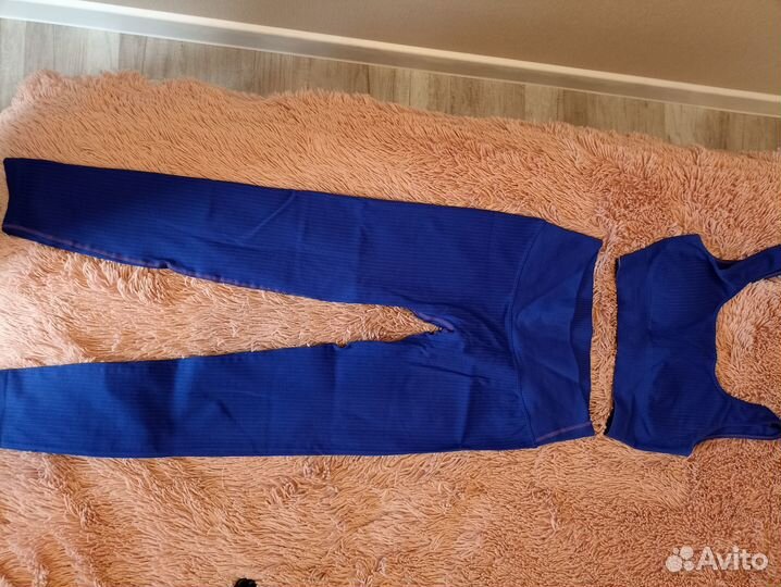 Спортивные лосины и топ