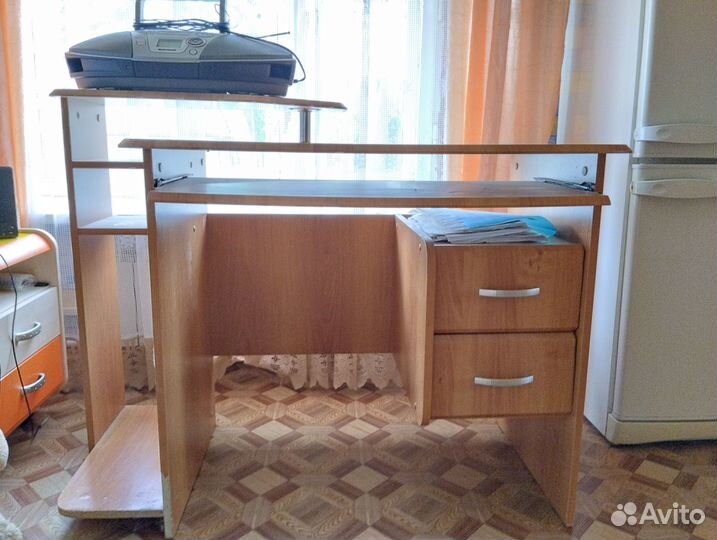 Компьютерный стол