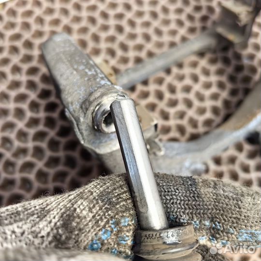 Скоба заднего правого суппорта BMW f10 f11 330 mm