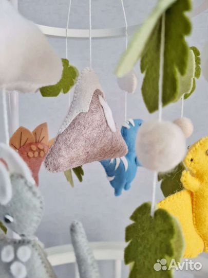 Мобиль на кроватку из фетра