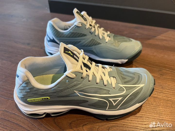 Кроссовки волейбольные Mizuno wave lightning z7