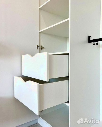 Шкаф распашной створчатый