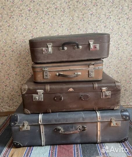 Сундук старинный и чемоданы СССР