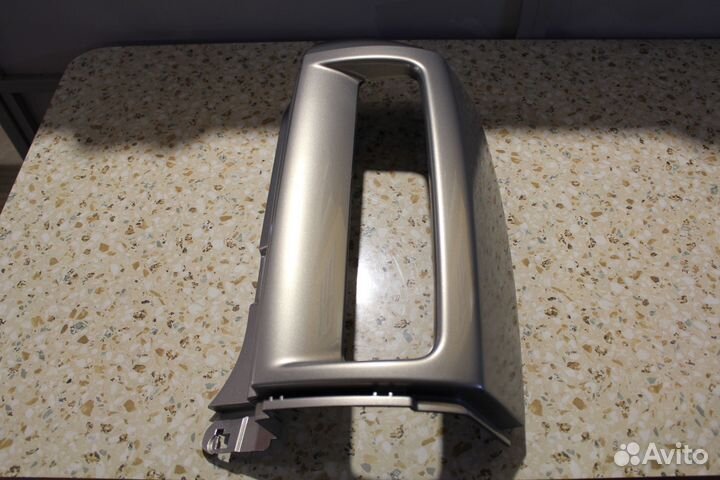 Накладка на стоп правый Nissan elgrand e51