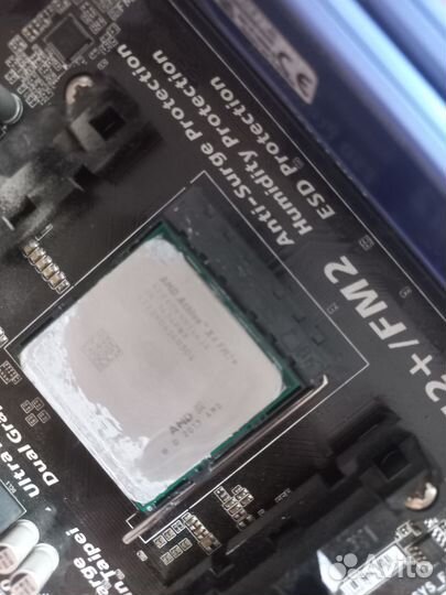 Материнская плата с процессором и памятью