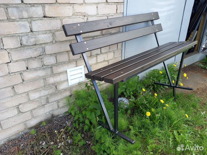 Скамейка уличная на кладбище