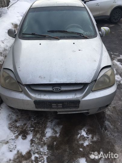В разборе Kia Rio 1 2004 года 1.5 МКПП