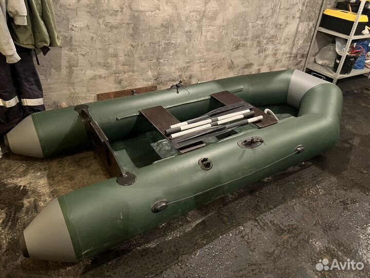 Надувная лодка с мотором
