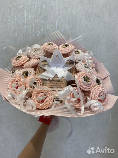 Подарки и букеты: чай, кофе, цветы, конфеты