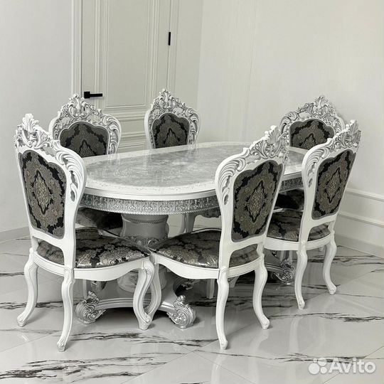 Стол и стулья в гостиную. В наличии