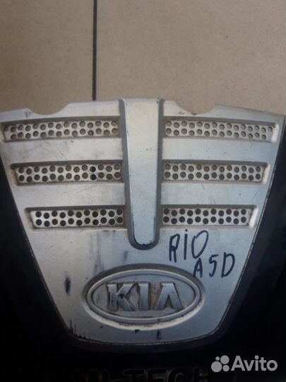 Крышка двигателя Kia Rio 1
