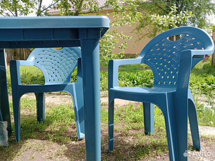 Комплект пластиковой мебели 4 стула + стол, новый