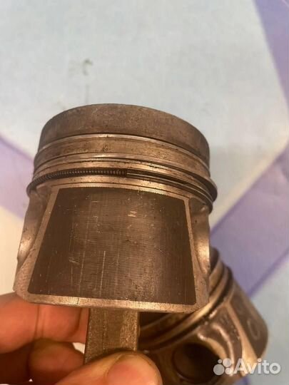 Поршень в сборе с шатуном 038107065CH